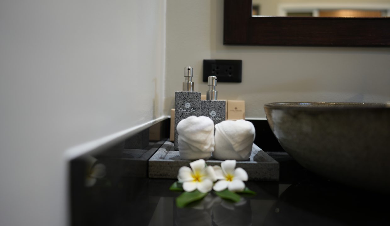 Diadem Lake_shower room3